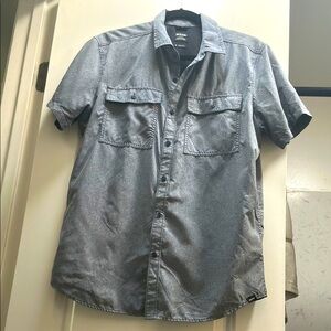 Men's Gray Button-Up Shirt